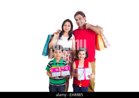 4 indische Eltern und Kinder Diwali Diwali einkaufen Stockfoto