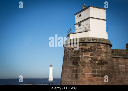 Dieses Bild ist New Brighton Fort Perch Rock und Leuchtturm auf Wirral in Cheshire. Stockfoto