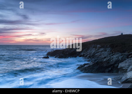 Am Abend über die Towan Landzunge an kleinen Fistral Strand in Newquay, Cornwall Stockfoto