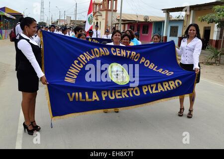 -Parade - Festival der Mangroven in PUERTO PIZARRO. Abteilung von Tumbes. Peru Stockfoto