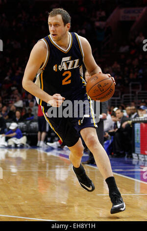 6. März 2015: Utah Jazz weiterleiten Joe Ingles (2) in Aktion während der NBA-Spiel zwischen den Utah Jazz und die Philadelphia 76ers im Wells Fargo Center in Philadelphia, Pennsylvania. Die Utah Jazz gewann 89-83. Stockfoto