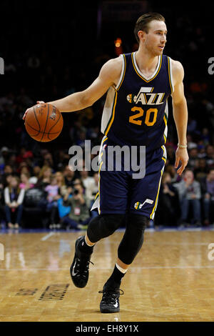 6. März 2015: Utah Jazz weiterleiten Gordon Hayward (20) in Aktion während der NBA-Spiel zwischen den Utah Jazz und die Philadelphia 76ers im Wells Fargo Center in Philadelphia, Pennsylvania. Die Utah Jazz gewann 89-83. Stockfoto