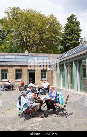 Morden Hall Park Café-Szene Stockfoto