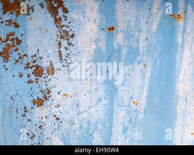 Alte blaue Grunge-Material. Abblätternde Farbe und Rostflecken. Geringe Schärfentiefe. Stockfoto