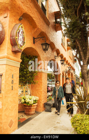 Paar mittleren Alters einkaufen, Half Moon Bay, Kalifornien Stockfoto