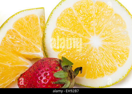 Frische Meyer-Zitrone und Erdbeere Obst Gesundheit niemand Stockfoto