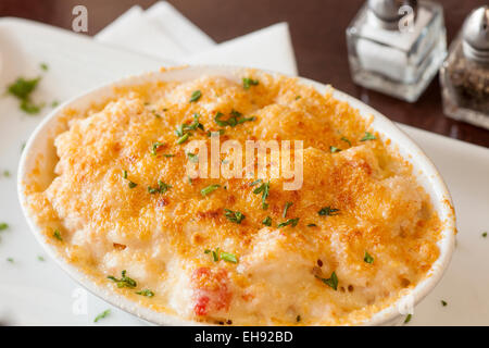 Hummer-Mac 'n Käse garniert mit Trüffelöl, Corktree Keller Wein Bar & Bistro, Carpinteria, Kalifornien Stockfoto