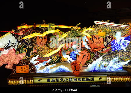 Die schöne beleuchtete Wagen und Figuren aus dem Aomori Nebuta-Festival. Stockfoto