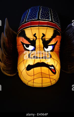 Die schöne beleuchtete Wagen und Figuren aus dem Aomori Nebuta-Festival. Stockfoto