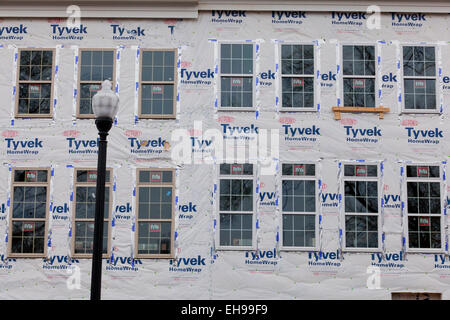 DuPont Tyvek schützende Gebäude Wickel angewendet im Neubau - Virginia USA Stockfoto