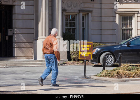 Privatstraße-Schild an der Einfahrt - USA Stockfoto