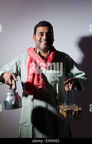 1 indischer Junge Diener verkaufen Tee Stockfoto
