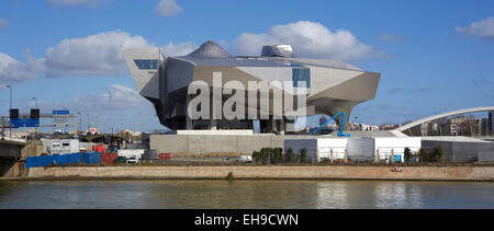 Panorama Blick über die Rhone. Musée des Confluences, Lyon, Frankreich. Architekt: COOP HIMMELB (L) AU, 2015. Stockfoto