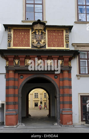 Das dekorative Schweizer Tor (Schweizertor) in der Hofburg, Wien, Österreich. Stockfoto