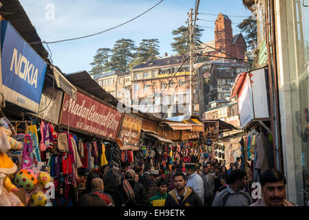 Die geschäftigen Basar unter The Ridge in Shimla, Himachal Pradesh, Indien Stockfoto