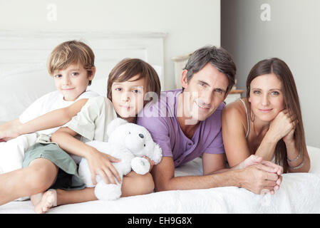 Eltern mit jungen, Porträt Stockfoto