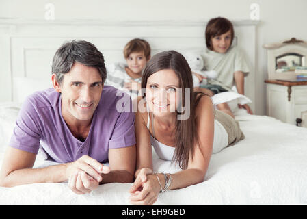 Eltern mit jungen, Porträt Stockfoto