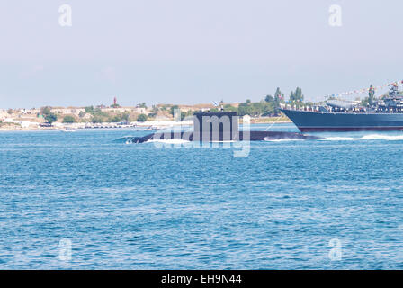 Russisches u-Boot in der Bucht des Schwarzen Meeres Stockfoto