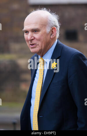 London, UK. 10. März 2015. Minister kommen bei der wöchentlichen Kabinettssitzung in 10 Downing Street. Im Bild: Dr. Vince Cable, Secretary Of State for Business, Credit: Paul Davey/Alamy Live-Nachrichten Stockfoto