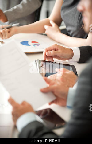 Führungskräfte im Meeting, beschnitten Stockfoto