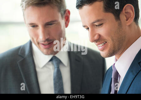 Unternehmer treffen mit Kollegen Stockfoto