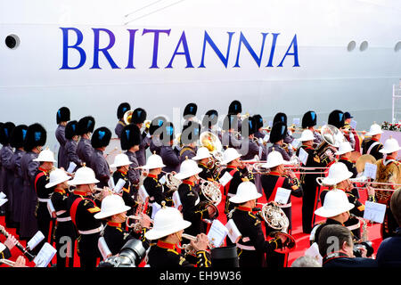 Southampton, UK. 10. März 2015. Militär-Bands spielen in der Namensgebung P & O Kreuzfahrten neue Flaggschiff BRITANNIA Credit: Paul Chambers/Alamy Live News Stockfoto