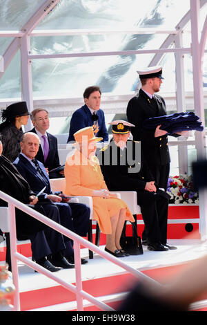 Southampton, UK. 10. März 2015. Ihre Majestät die Königin begleitet von His Royal Highness The Duke of Edinburgh offiziell benennen P & O Kreuzfahrten neues Flaggschiff BRITANNIA Credit: Paul Chambers/Alamy Live News Stockfoto