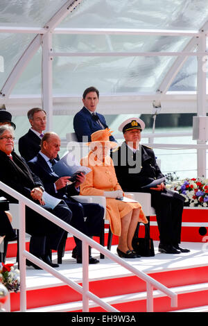 Southampton, UK. 10. März 2015. Ihre Majestät die Königin begleitet von His Royal Highness The Duke of Edinburgh offiziell benennen P & O Kreuzfahrten neues Flaggschiff BRITANNIA Credit: Paul Chambers/Alamy Live News Stockfoto