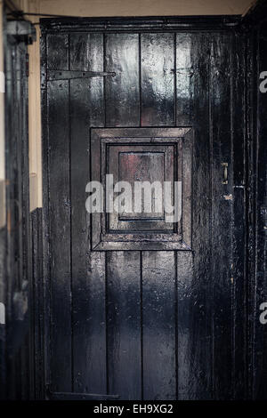 Luke, Bier in der Dorfkneipe zu dienen Stockfoto