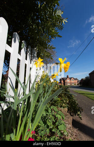 Dorf Barton, England. malerische Frühling Blick auf Barton Road. Stockfoto
