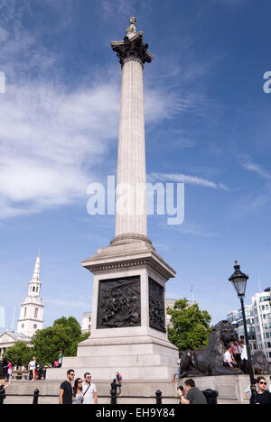 London, 21. August 2013: Nelsonsäule auf 21 Aug am Trafalgar Square in London, UK Stockfoto