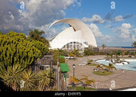 Die moderne Konzerthalle Auditorio de Tenerife von Architekt Santiago Calatrava Valls in Santa Cruz De Tenerife, Teneriffa, Kanarische Stockfoto