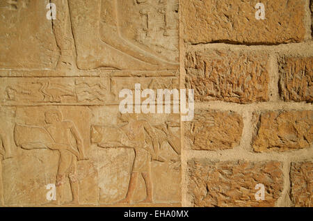 Berühmte ägyptische Fresko auf der alten Mauer Stockfoto