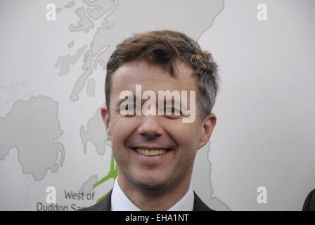 Kopenhagen, Dänemark. 10. März 2015. Somalischer paar beobachtete Flüge und Sepcial warten am Flughafen Kastrup. © Francis Dean/Alamy Live News Bildnachweis: Francis Dean/Alamy Live-Nachrichten Stockfoto
