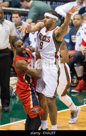 Milwaukee, WI, USA. 9. März 2015. Milwaukee Bucks Wache Jared Dudley #9 heißt für die Ladung während der NBA-Spiel zwischen den New Orleans Pelikane und den Milwaukee Bucks im BMO Harris Bradley Center in Milwaukee, Wisconsin. Pelikane besiegte die Bucks 114-103. Bildnachweis: Cal Sport Media/Alamy Live-Nachrichten Stockfoto