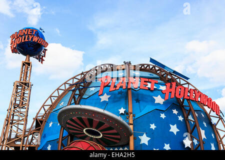 Planet Hollywood-Schild mit Palme in Downtown Disney shopping Outlet, Orlando, Florida, USA Stockfoto