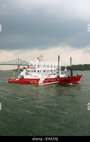 Kanadische Küstenwache Schiff in St. Lawrence, Montreal, Quebec. Stockfoto