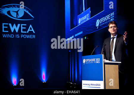 Kopenhagen, Dänemark. 10. März 2015. Dänischer Minister für Klima, Energie, Gebäude, Herrn Rasmus Helveg Petersen, spricht Adresse das Publikum auf der EWEA 2015 Konferenz und Ausstellung Eröffnungsfeier in Kopenhagen Credit: OJPHOTOS/Alamy Live News Stockfoto