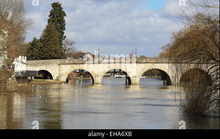 Brücke über den Fluss Themse in Maidenhead Berkshire, England Stockfoto