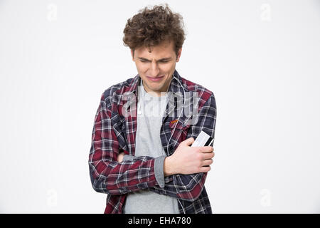 Jungen Mann Weinen und halten Kreditkarte verärgert Stockfoto