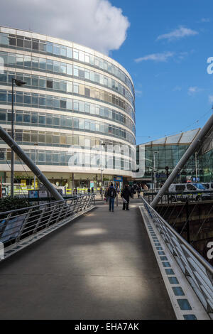 Gateway-Haus und Herangehensweise an Piccadilly Railway Station Stockfoto