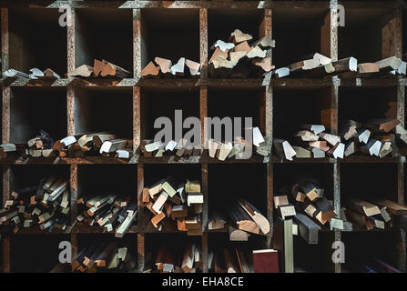 Bild, Rahmen, Überbestände, Details zu einem Bastelgeschäft für die Ausstattung von Gemälden. Stockfoto