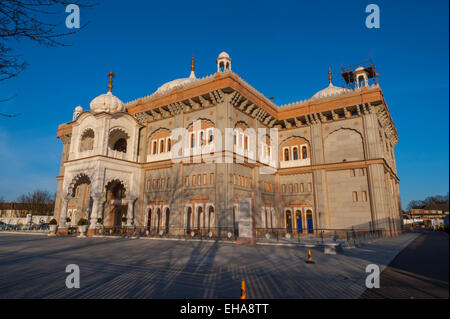 Der neue Gurdwara Tempel in Gravesend, Kent. Nach dem Vorbild der goldenes Tempel af Amritsar Stockfoto