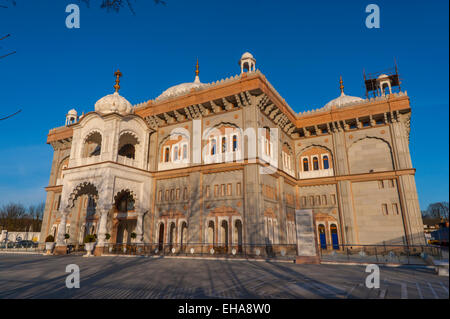 Der neue Gurdwara Tempel in Gravesend, Kent. Nach dem Vorbild der goldenes Tempel af Amritsar Stockfoto