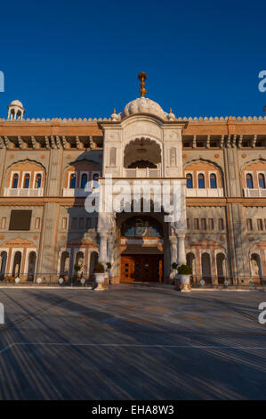 Der neue Gurdwara Tempel in Gravesend, Kent. Nach dem Vorbild der goldenes Tempel af Amritsar Stockfoto