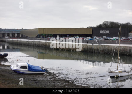 ASDA Supermarkt auf dem Kai in Hayle Cornwall UK Stockfoto