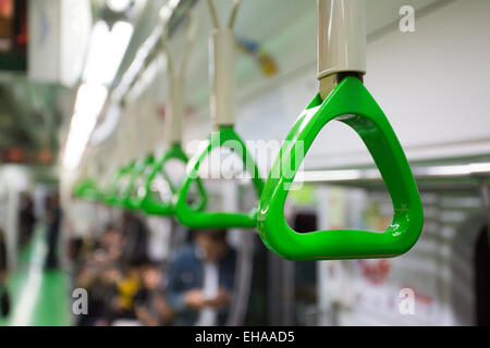 Ein Handle für die Passagiere in einem Seoul u-Bahn-Zug-Wagen Stockfoto