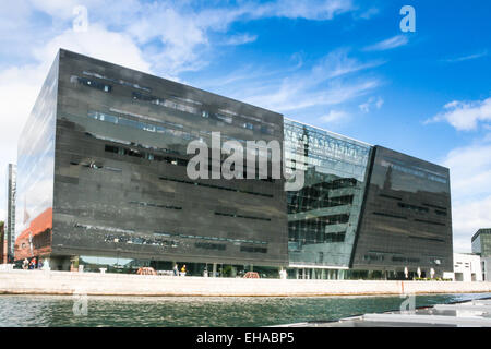 Königliche Bibliothek Copenaghen. Blick von einem Boot Stockfoto