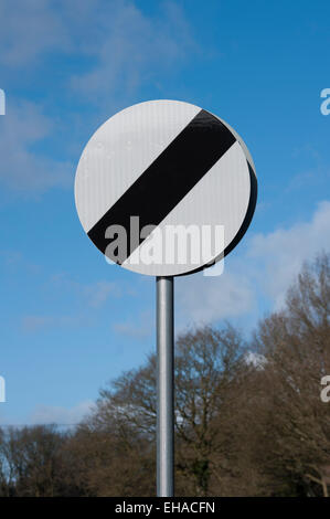 Nationale Geschwindigkeitsbegrenzung UK Zeichen Stockfoto