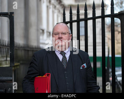 London, UK. 10. März 2015. Eric Pickles, Secretary Of State for Communities and Local Government, die Ankunft in einer Kabinettssitzung in 10 Downing Street am Dienstag den 10 März 2015. Bildnachweis: Pete Maclaine/Alamy Live-Nachrichten Stockfoto